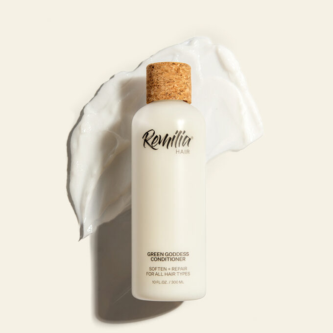 Remilia_juuksepalsam2 See rikkalik ja sügavalt niisutav juuksepalsam, teeb imesid sinu juustega – lisades läiget, volüümi ja muutes need siidiselt siledaks.
Kerge ja siluv koostis sisaldab rosmariiniõli, kookosõli ja avokaadoõli, mis tagavad säravad, kohevamad ja siidpehmed juuksed.