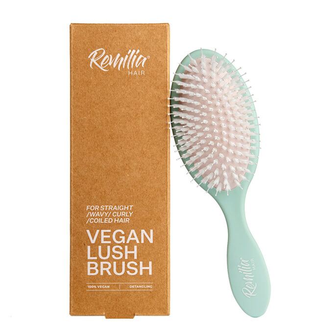 Remilia Vegan Lush Brush Ole oma juuste vastu eriti hell - harja neid eriti õrnalt ning masseeri samaaegselt peanahka - Remilia Vegan Lush Brush pakub esmaklassilist kogemust kõikidele juuksetüüpidele ja -tekstuuridele.
